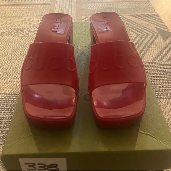 GUCCI REF RUBBER LOGO PLATFORM SLIDE SANDALS - Picture 2 of 8